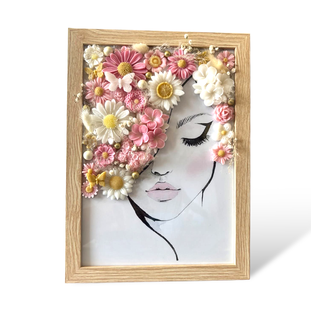 Décoration murale artisanale – cadre portrait minimaliste, fleurs en fondants parfumés rose poudré et blanc, style bohème chic